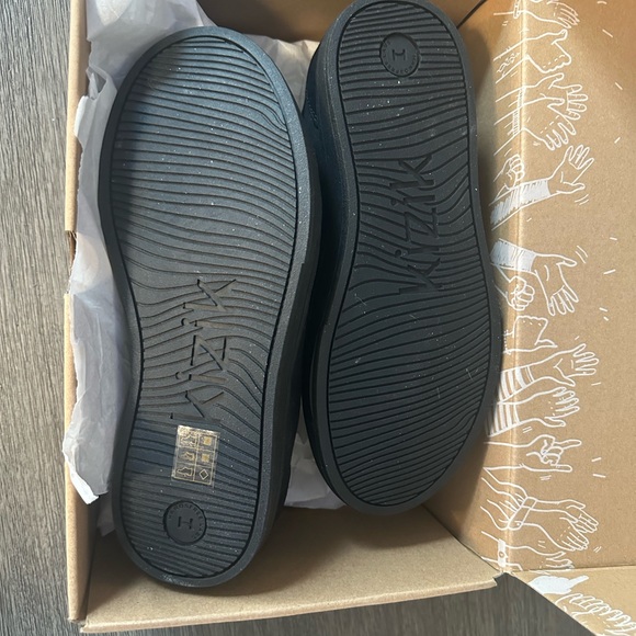 Kizik Irvine comfortable breathable stretch slip on sneakers - Picture 8 of 10